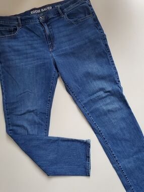 Eddie Bauer Women’s Blue Boyfriend Midrise Slim Stretch Jeans